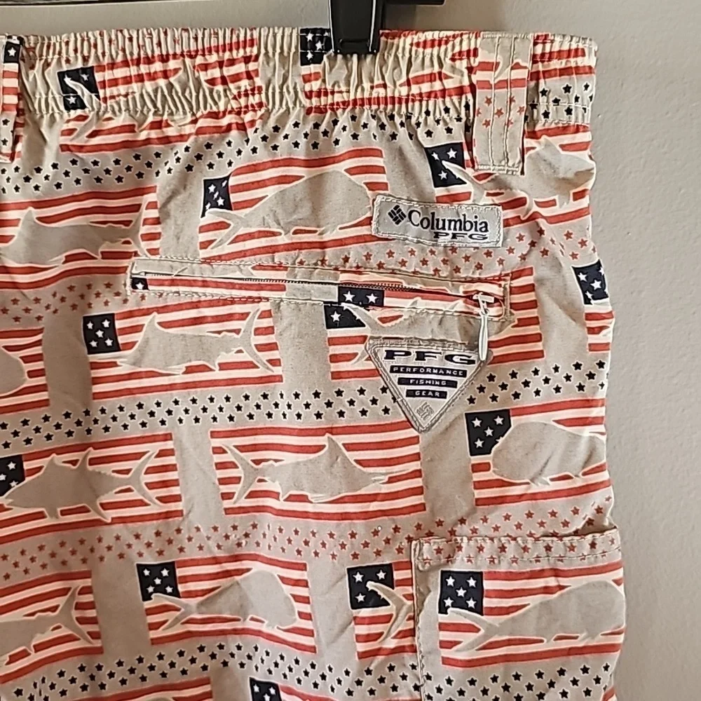 Columbia omnishade sz medium flag shark trunks shorts 6 inseam SW49